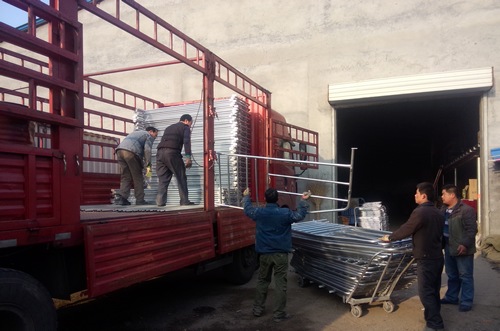 猪八戒养殖设备发往四川客户养殖场