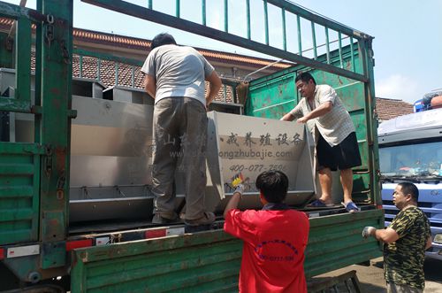 【山东】不锈钢双面料槽厂家，猪八戒养殖设备你值得拥有